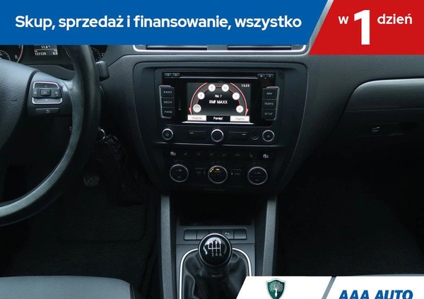 Volkswagen Jetta cena 40000 przebieg: 121094, rok produkcji 2013 z Działoszyn małe 326